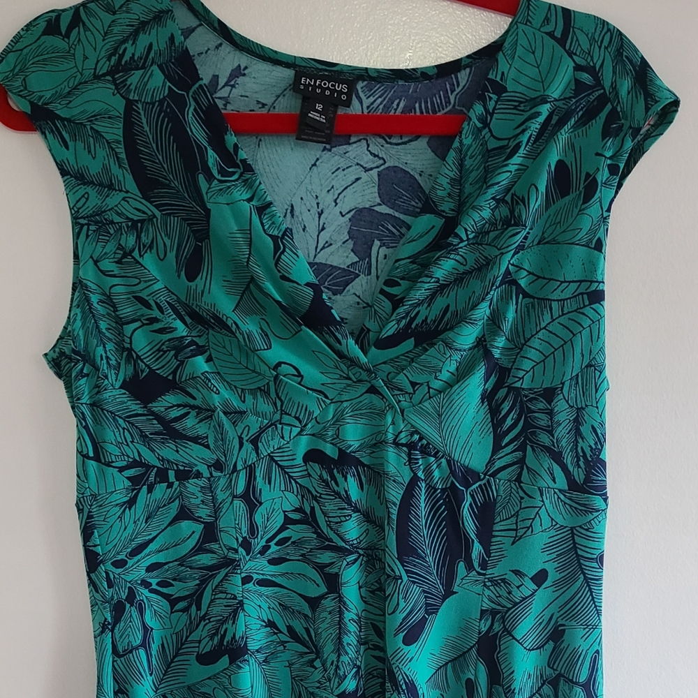 En Focus studio dress